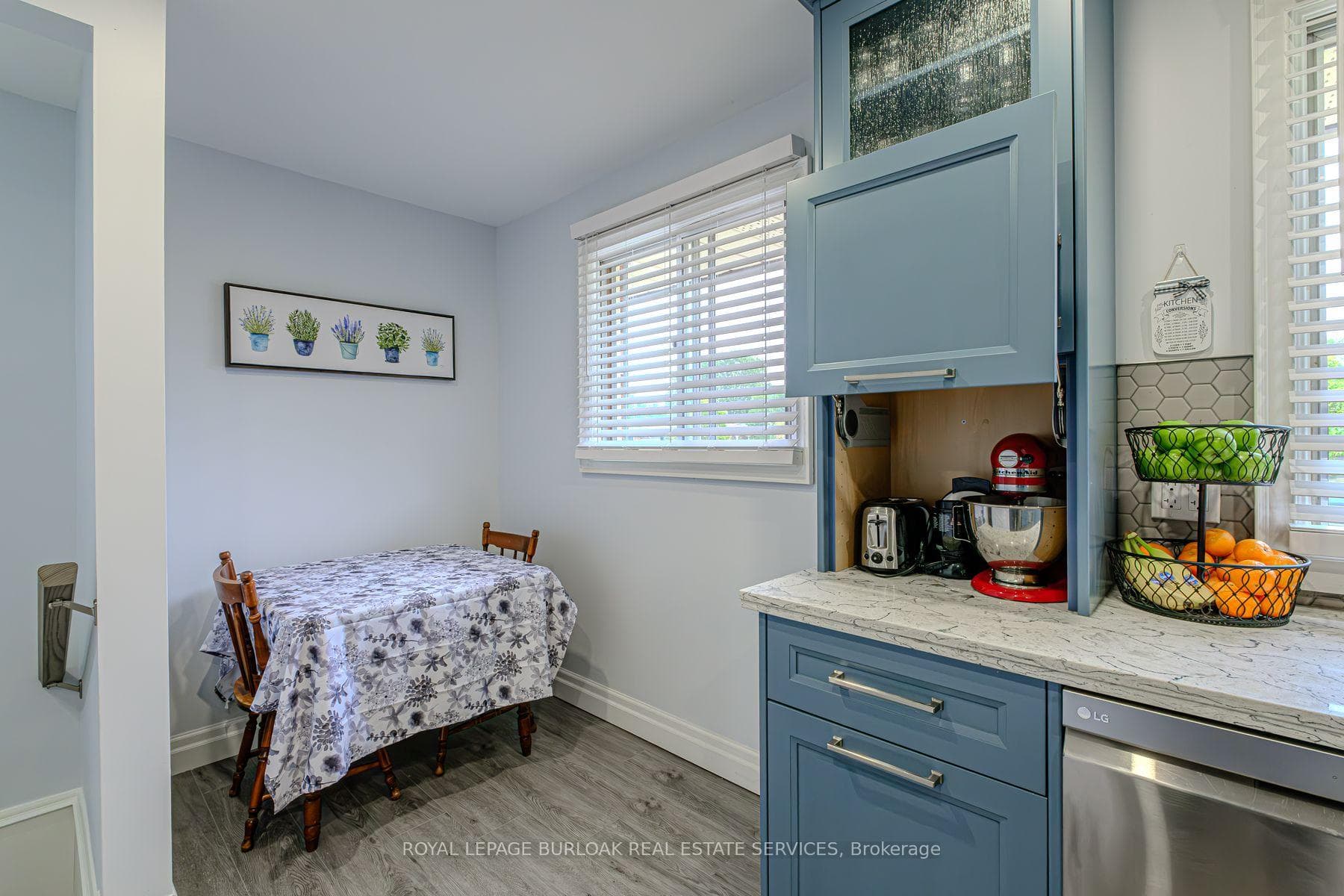 121 Evelyn Street photo 13