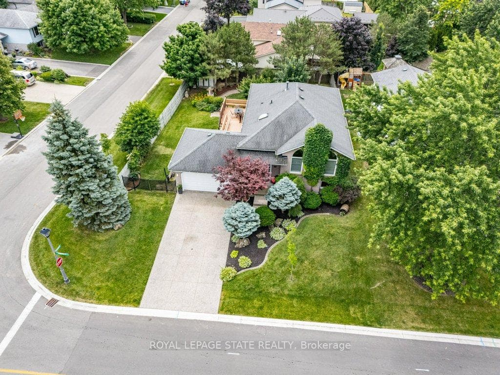 48 McMaster Drive photo 40