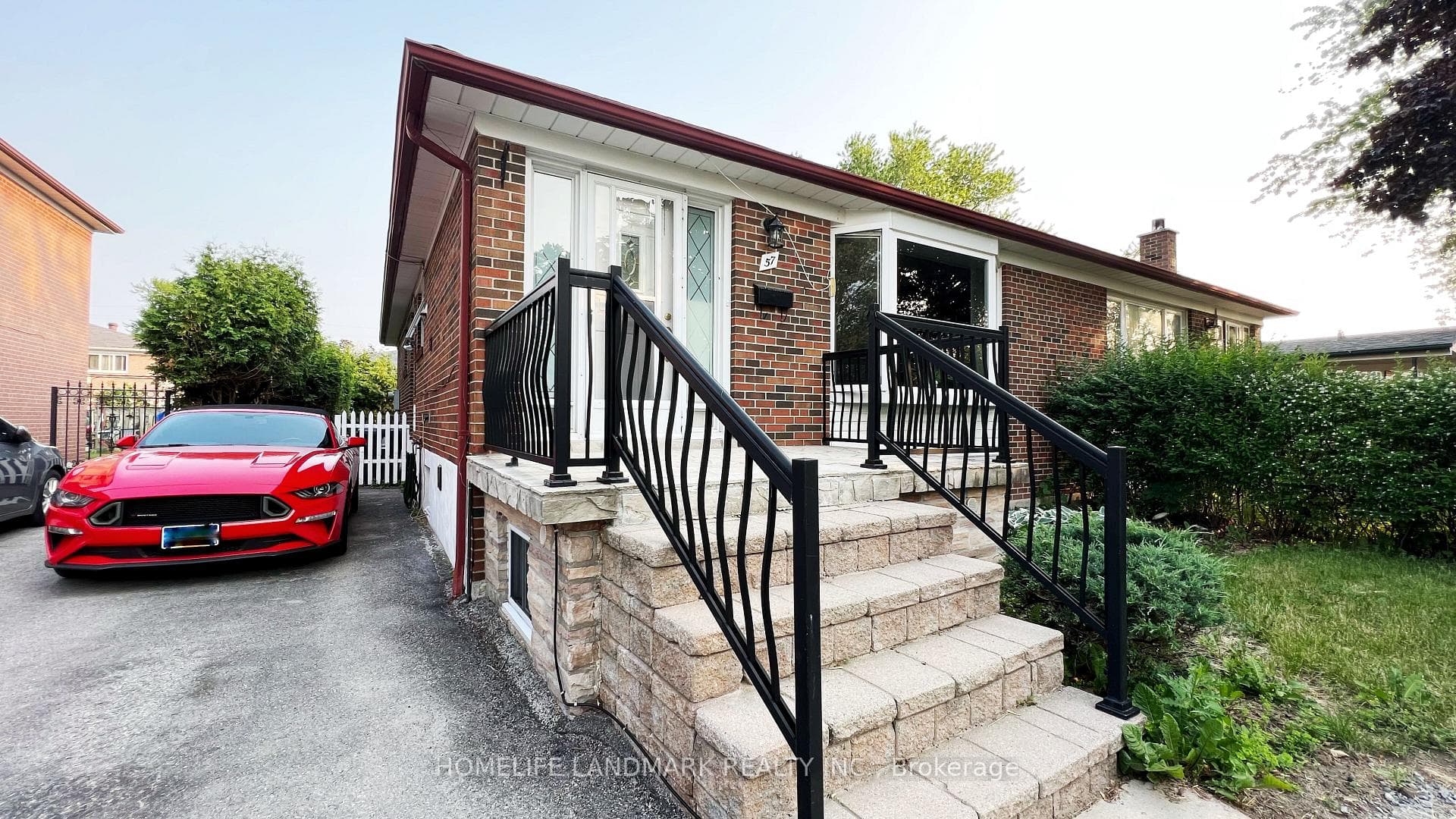 57 Painswick Crescent Unit Upper P photo 1
