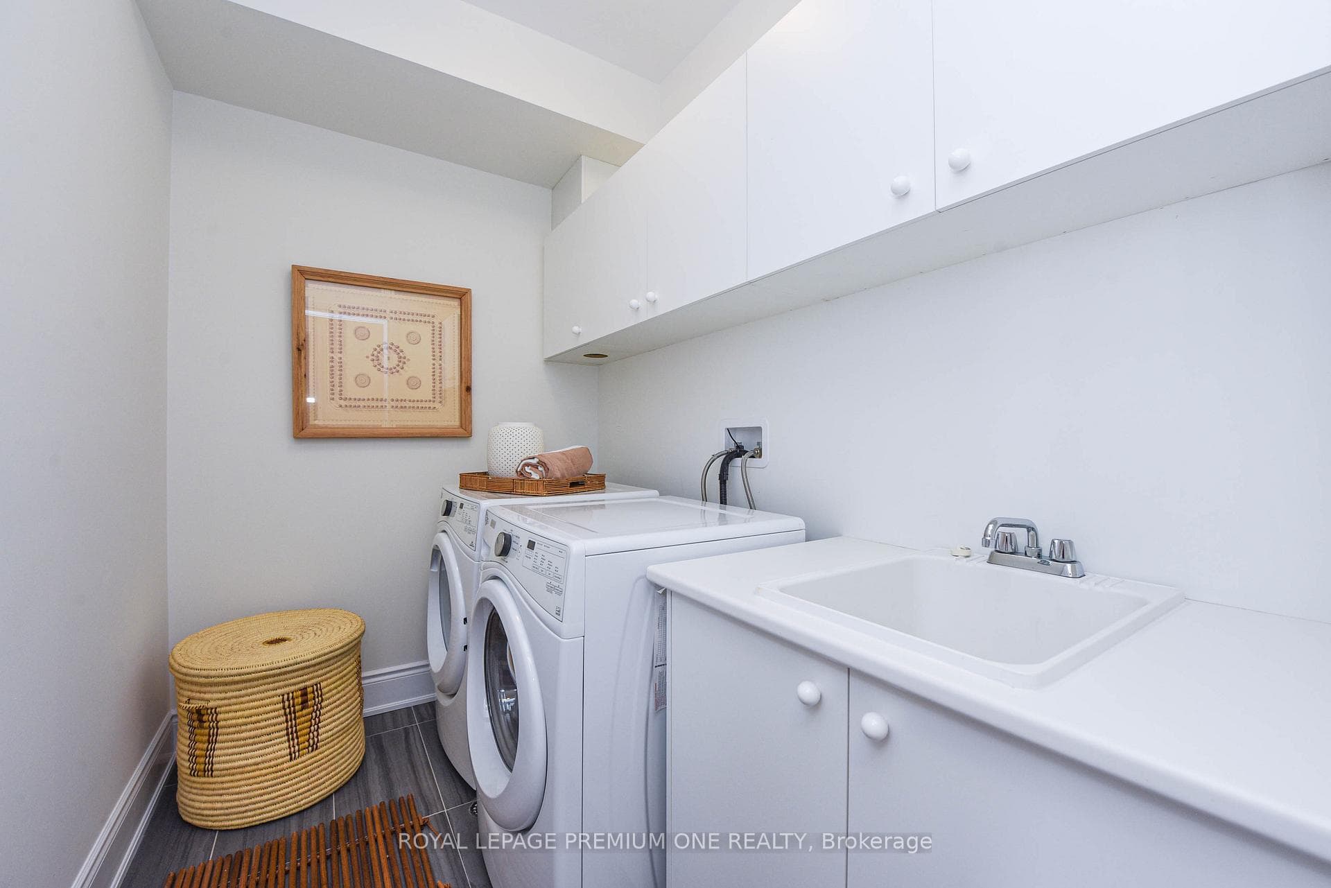 2084 Queensborough Gate photo 29