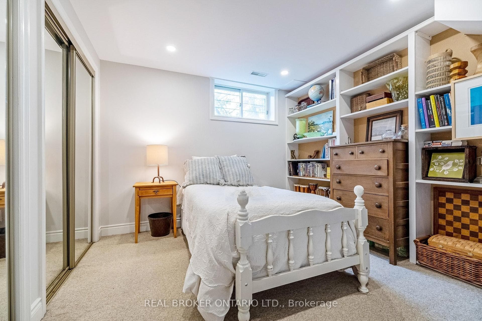 352 Broadway Avenue photo 37