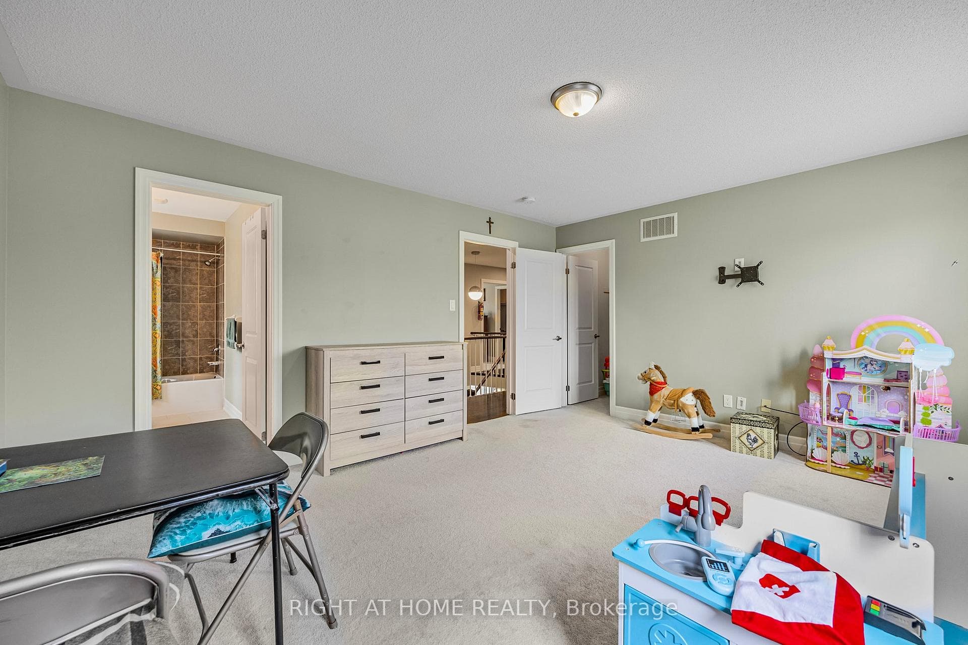 80 Mount Crescent photo 13