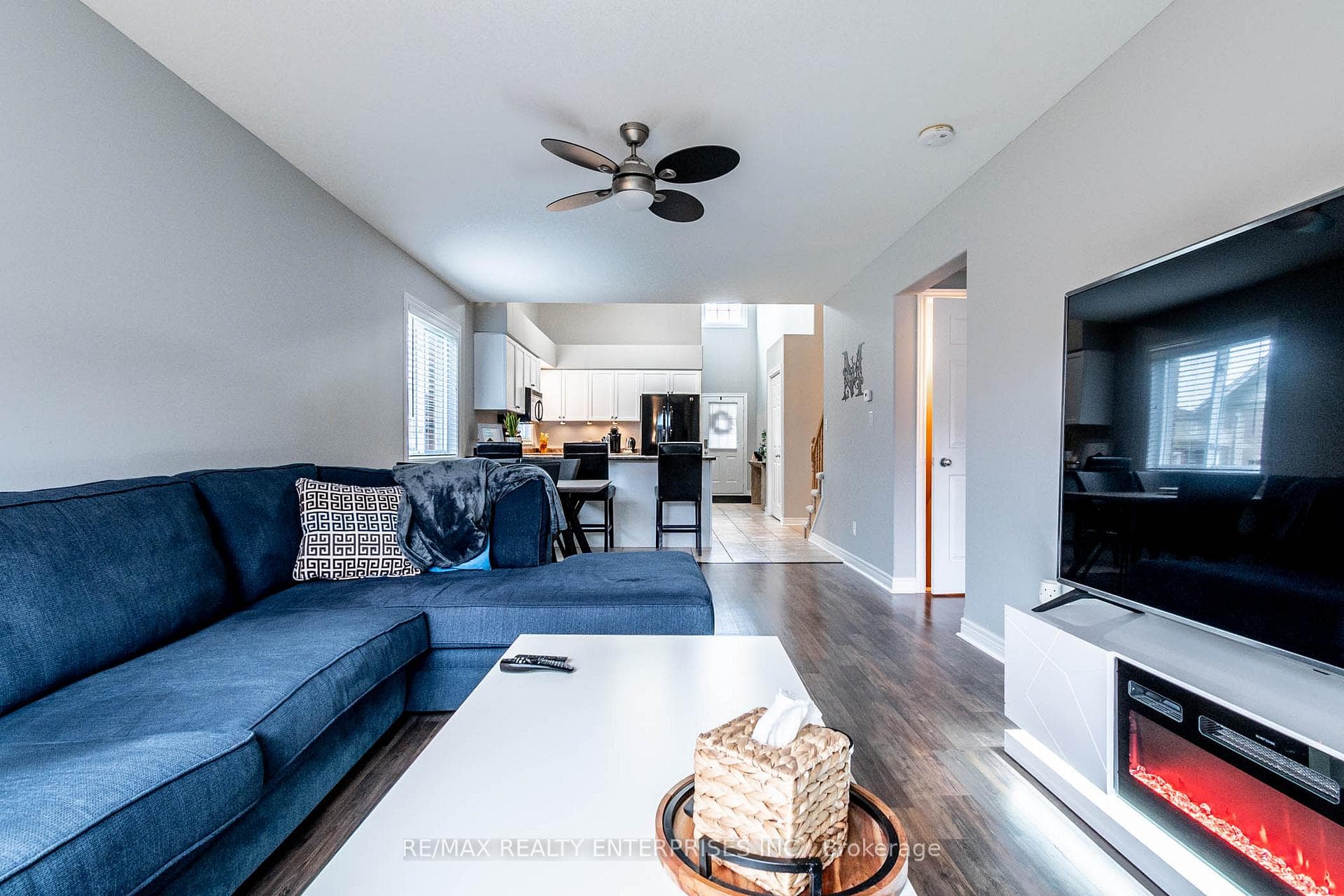 425 Autumn Crescent photo 13