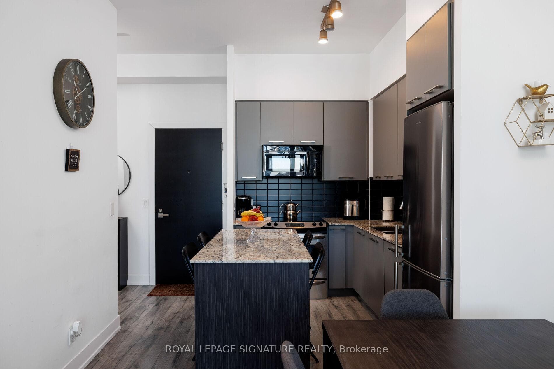 9471 Yonge Street Unit 332 photo 2