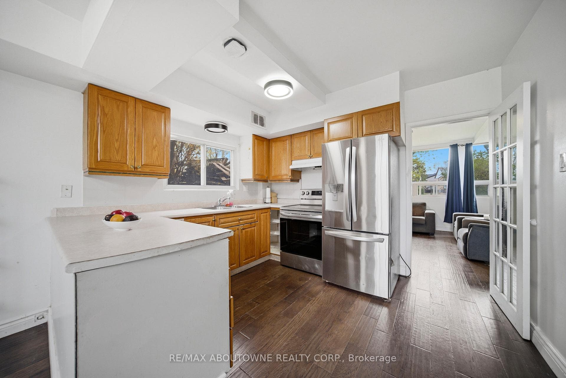 471 Seabourne Drive photo 10