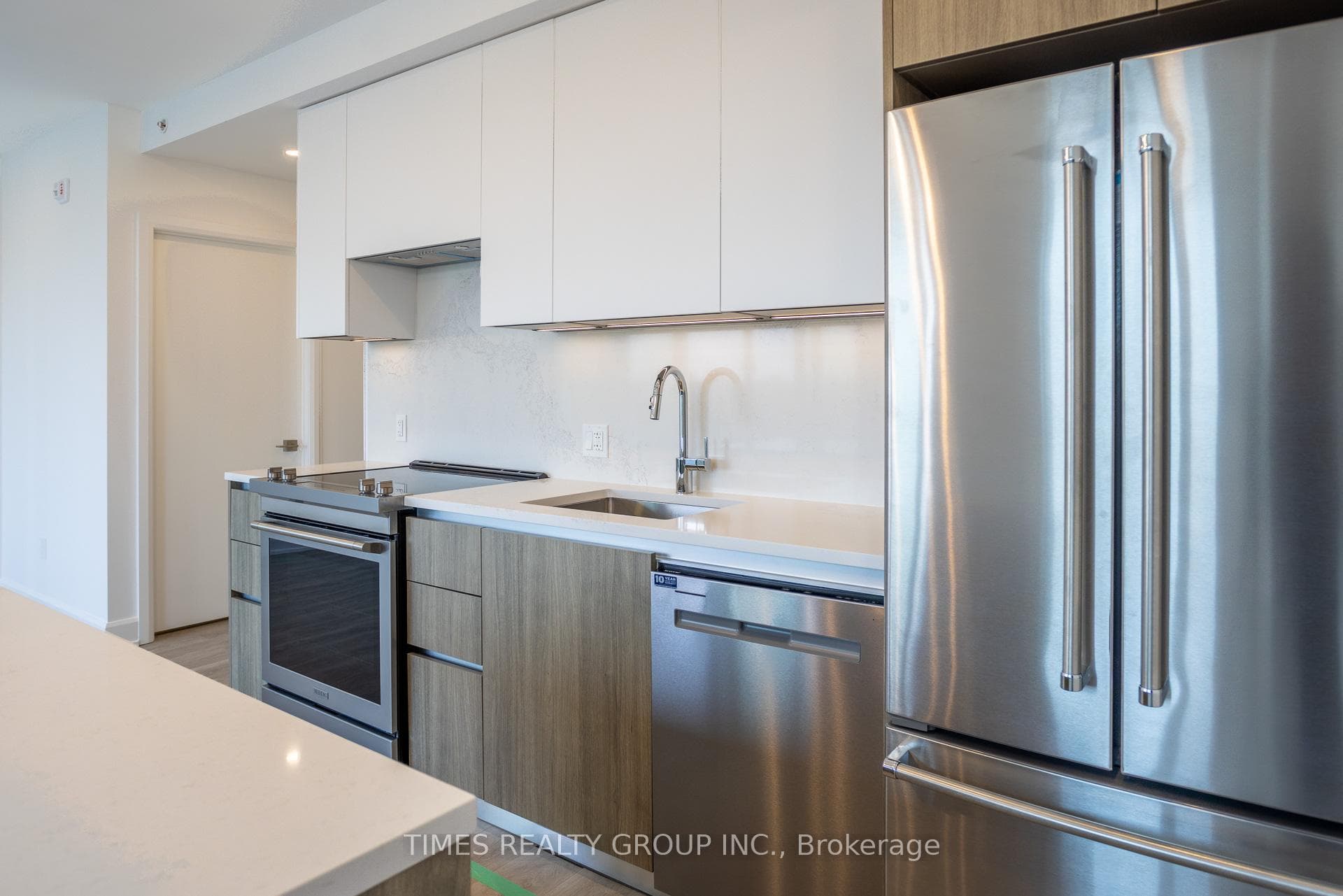 195 HUNTER Street Unit 704 photo 8