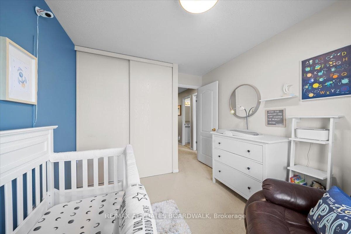 4 Landover Crescent photo 30