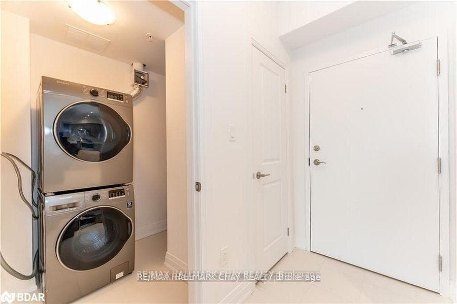 302 Essa Road Unit 505 photo 5