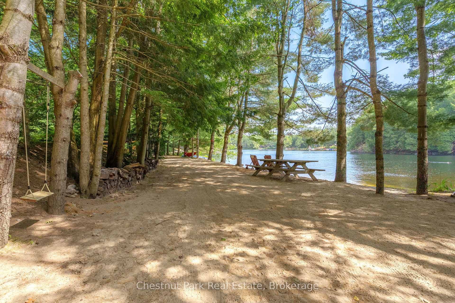 1071 STRACHAN POINT Road photo 39
