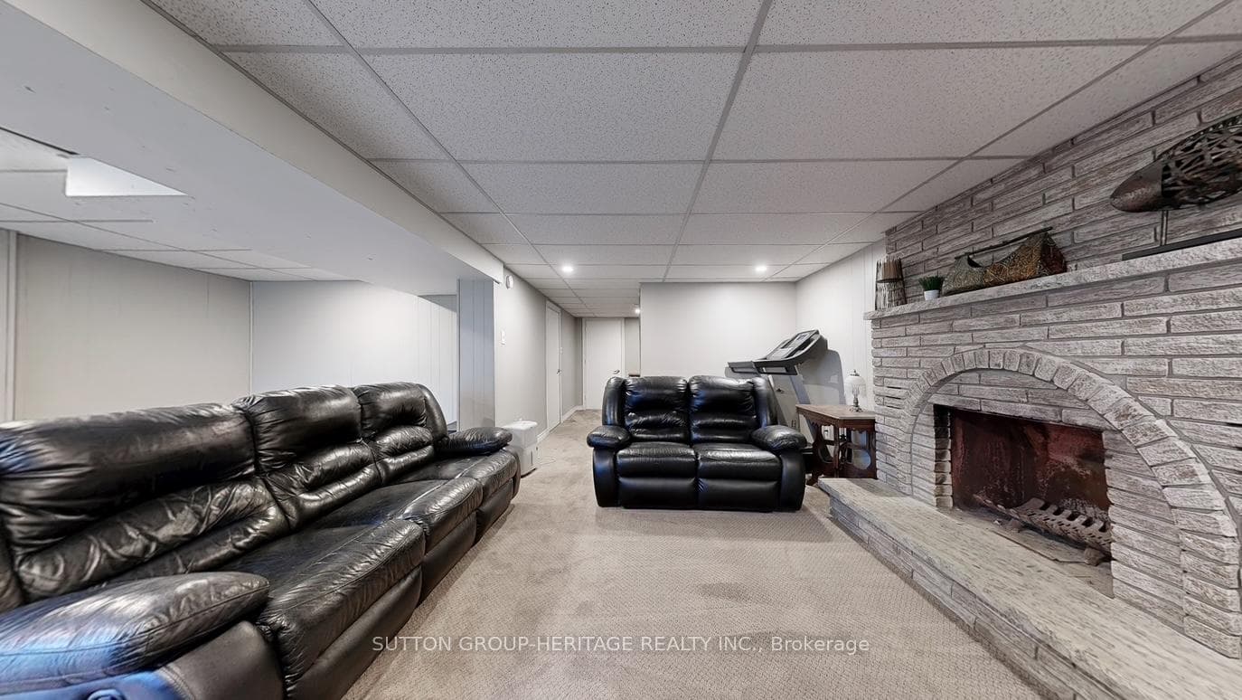 950 Roundelay Drive photo 20
