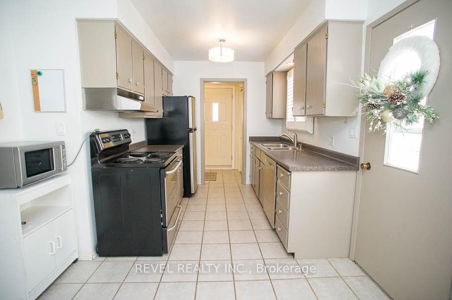 15 Burdock Boulevard photo 8