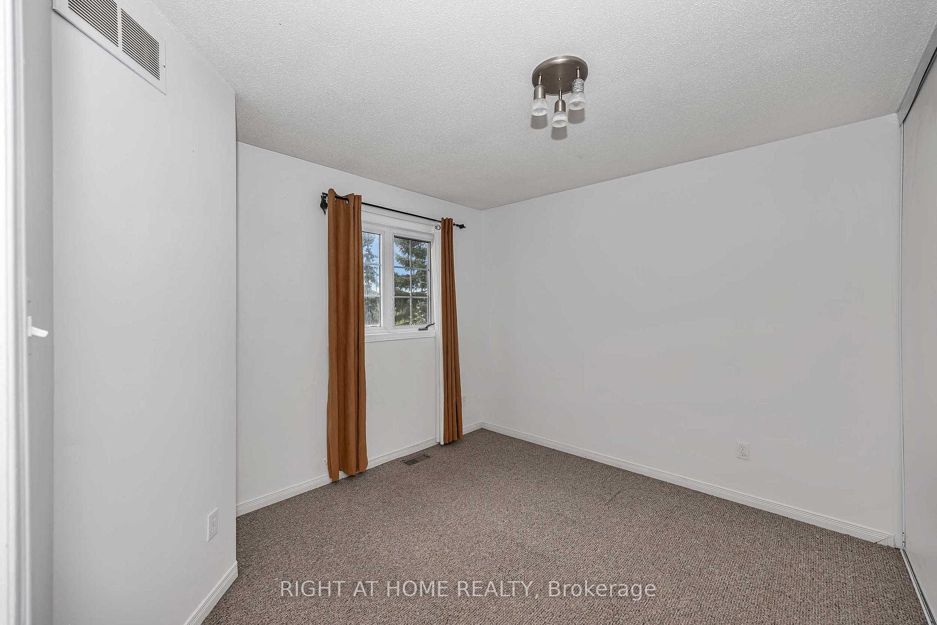 1 Kincardine Drive photo 19