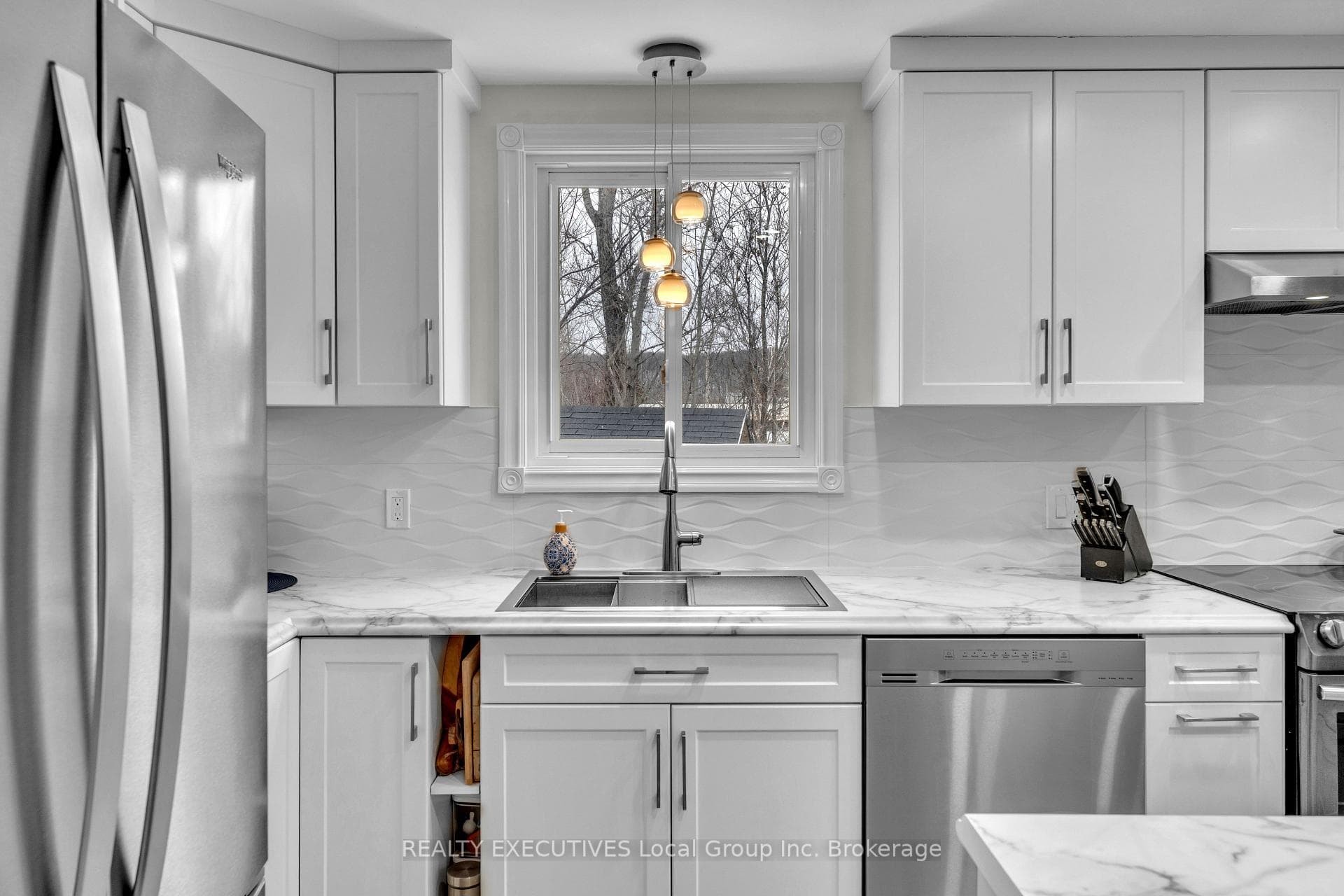 670 Tackaberry Drive photo 3