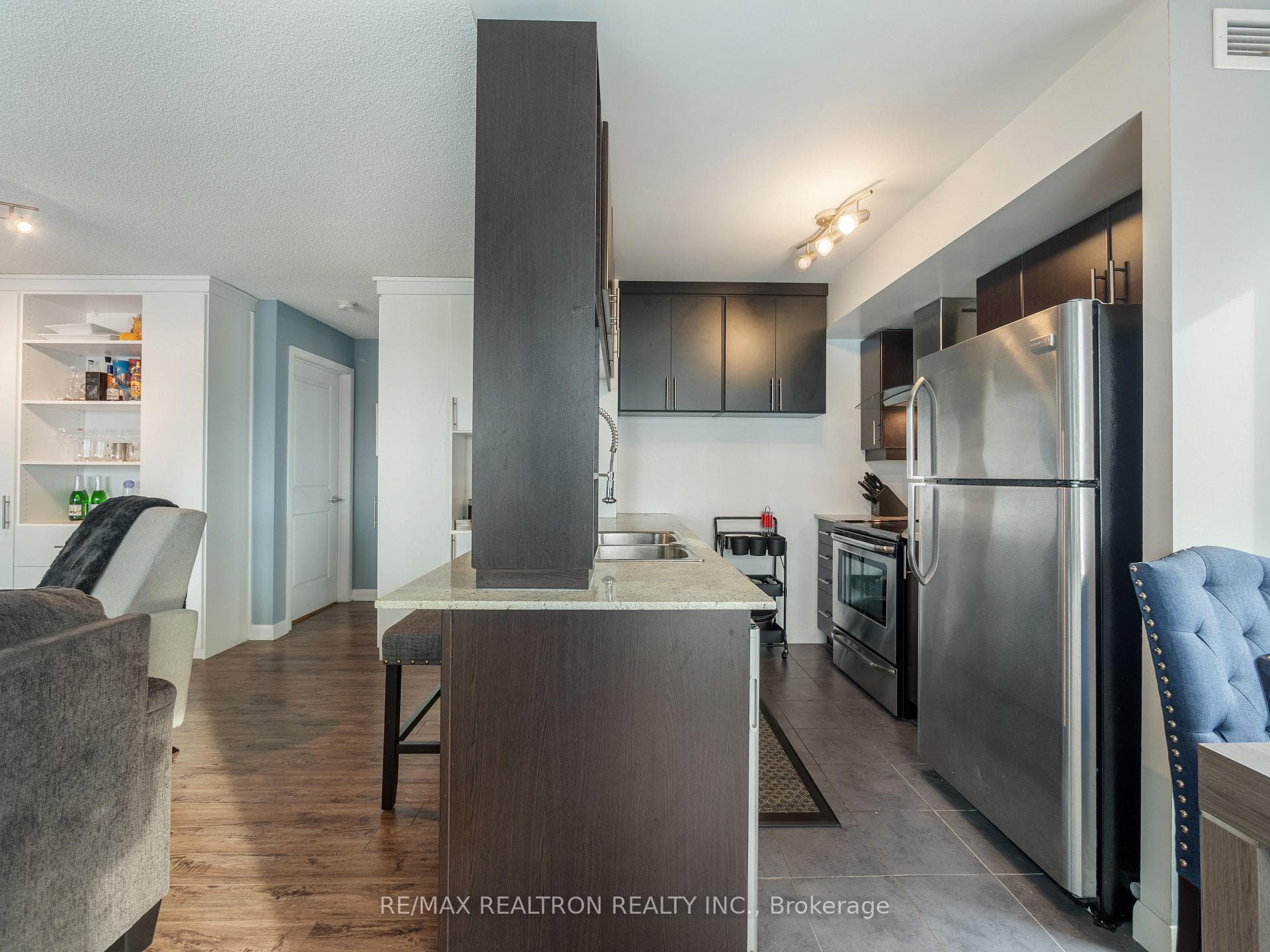 190 BOROUGH Drive Unit 2208 photo 12