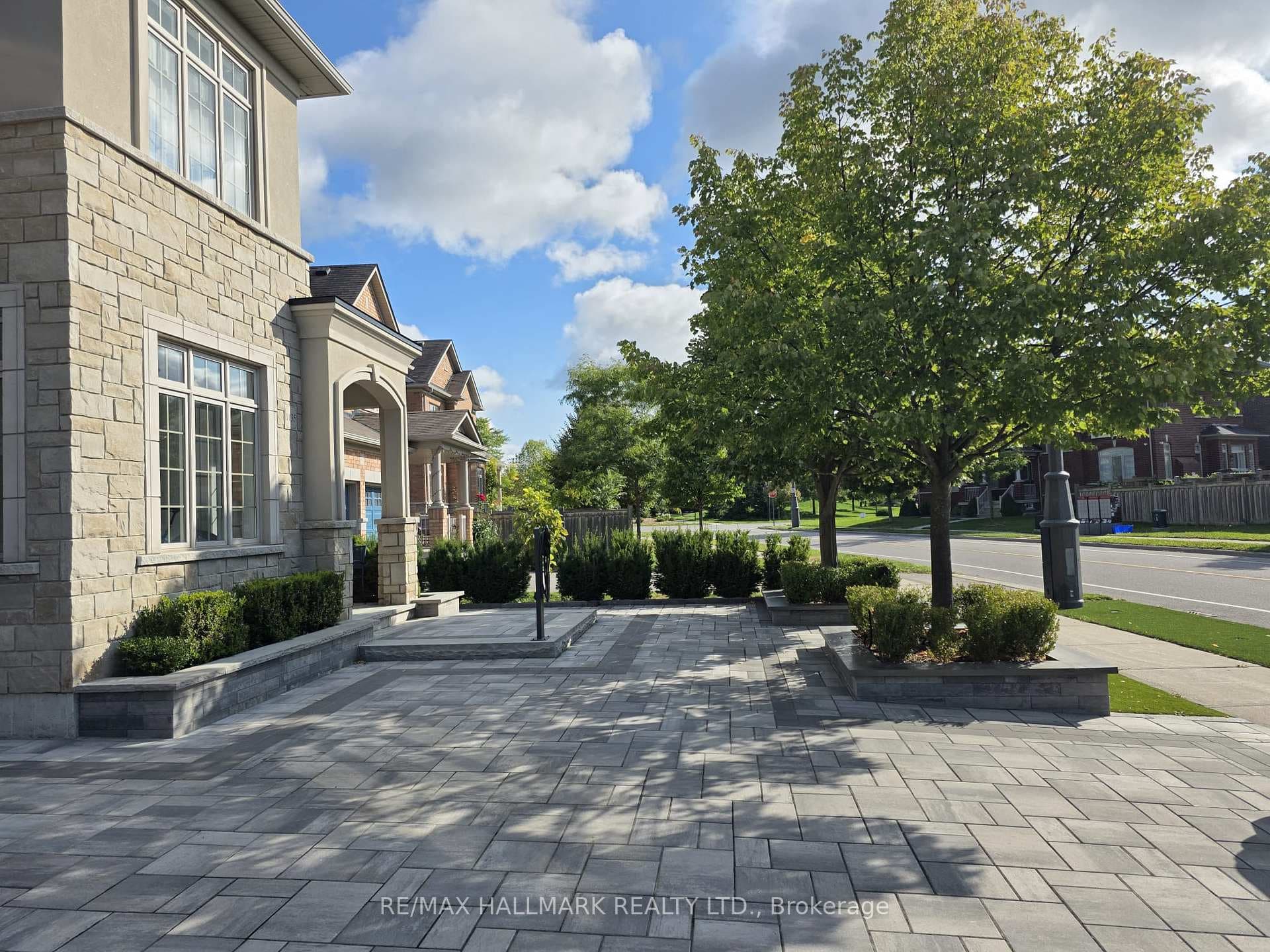 1135 Cenotaph Boulevard photo 4