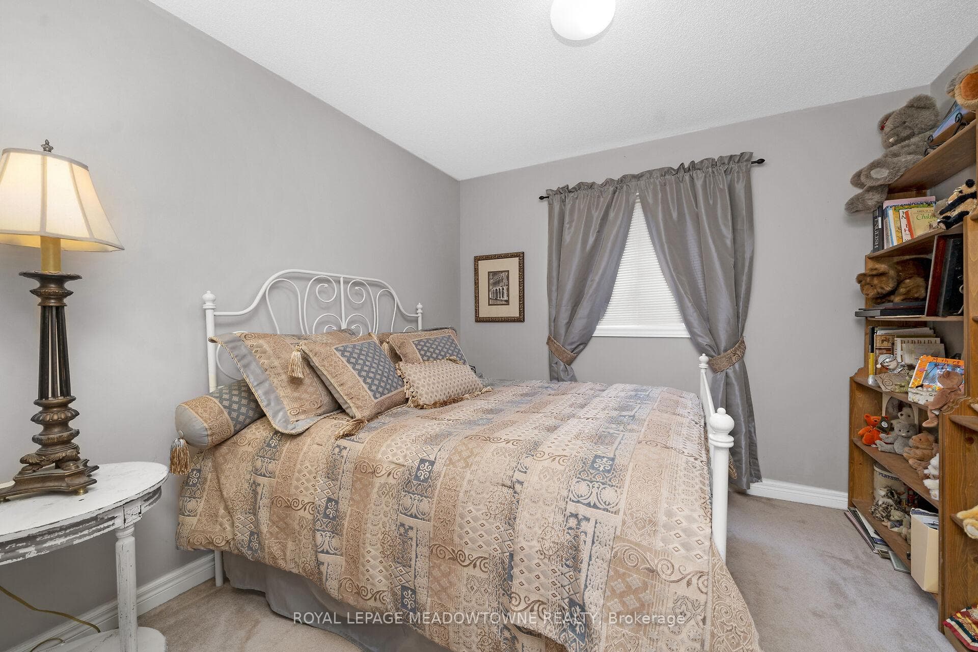 347 Ellwood Dr W 3rd Bedroom