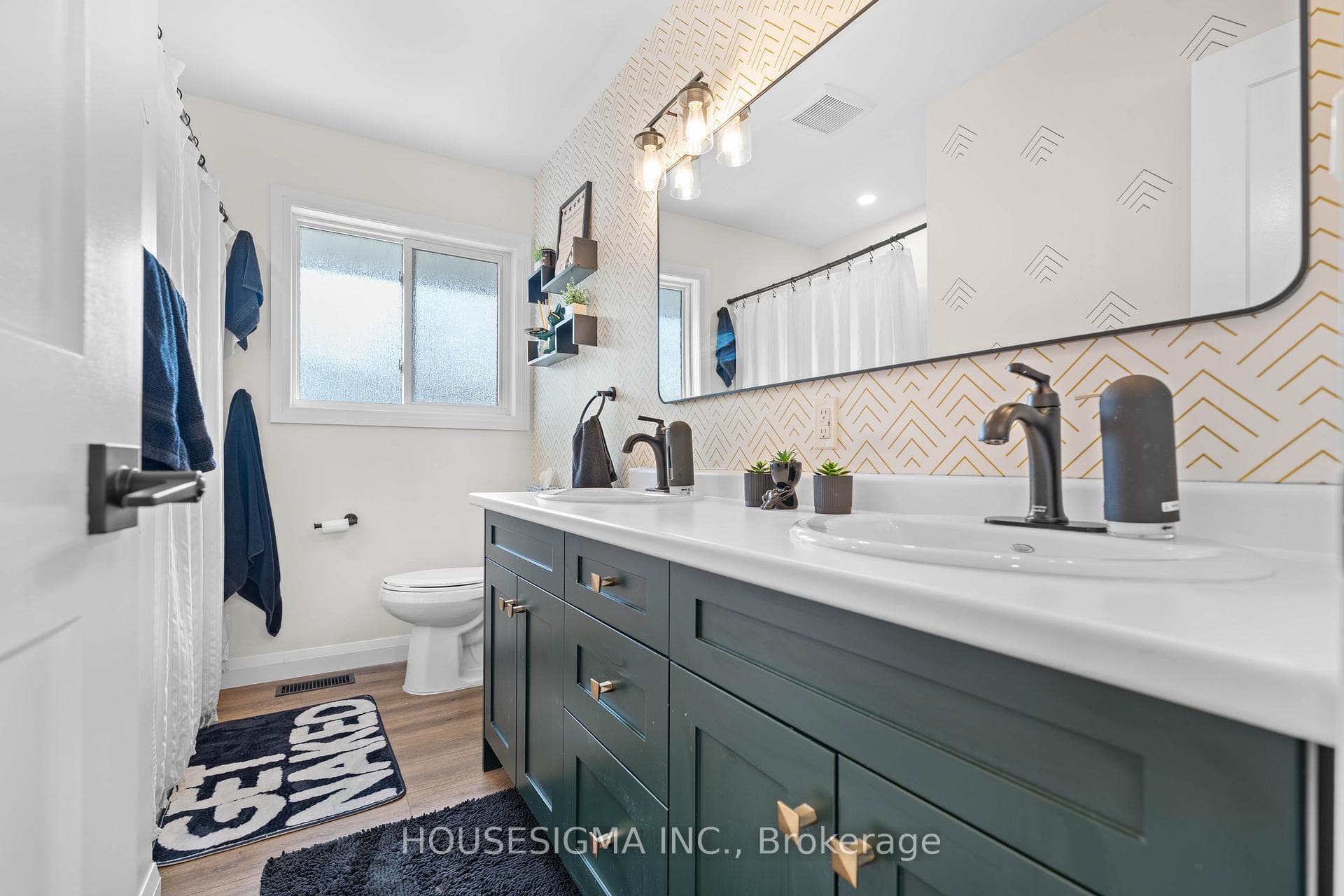 244 Burlington Street photo 15