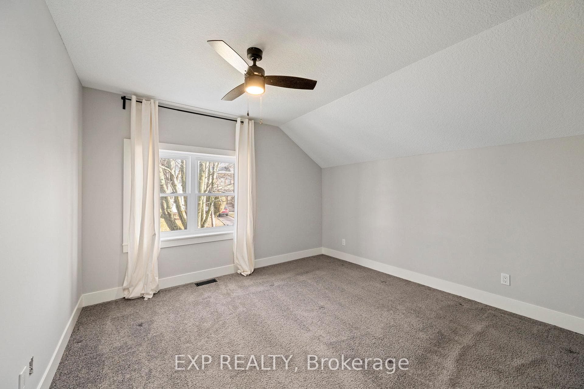 164 Nancy Street photo 18