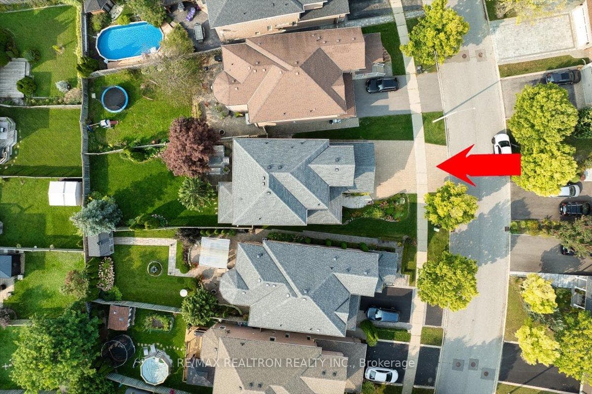 94 Raintree Crescent photo 5