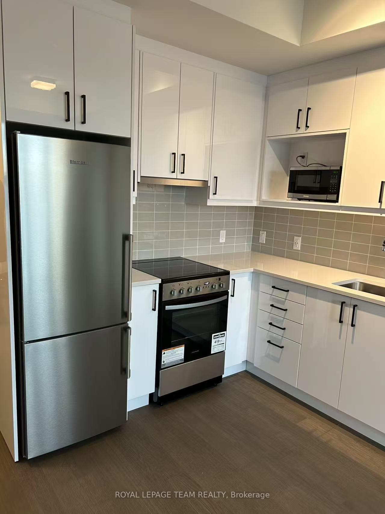 360 DESCHATELETS Avenue Unit 304 photo 21