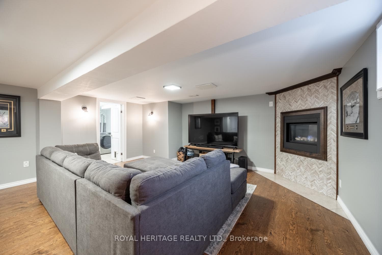 245 Elizabeth Street photo 18