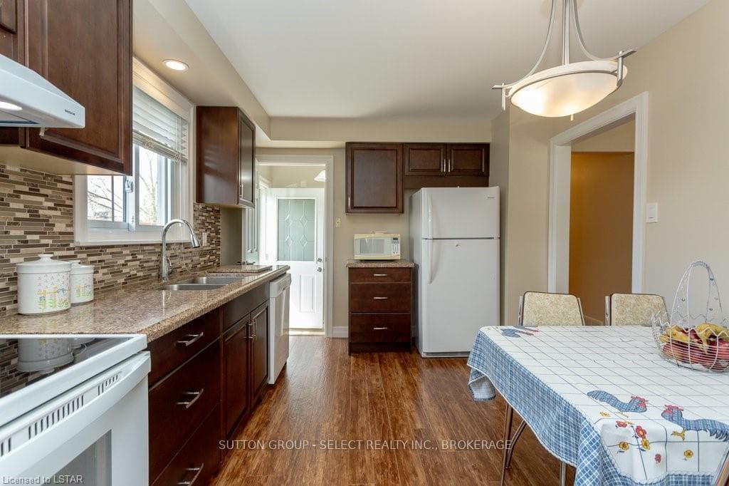 811 NIXON Avenue photo 15