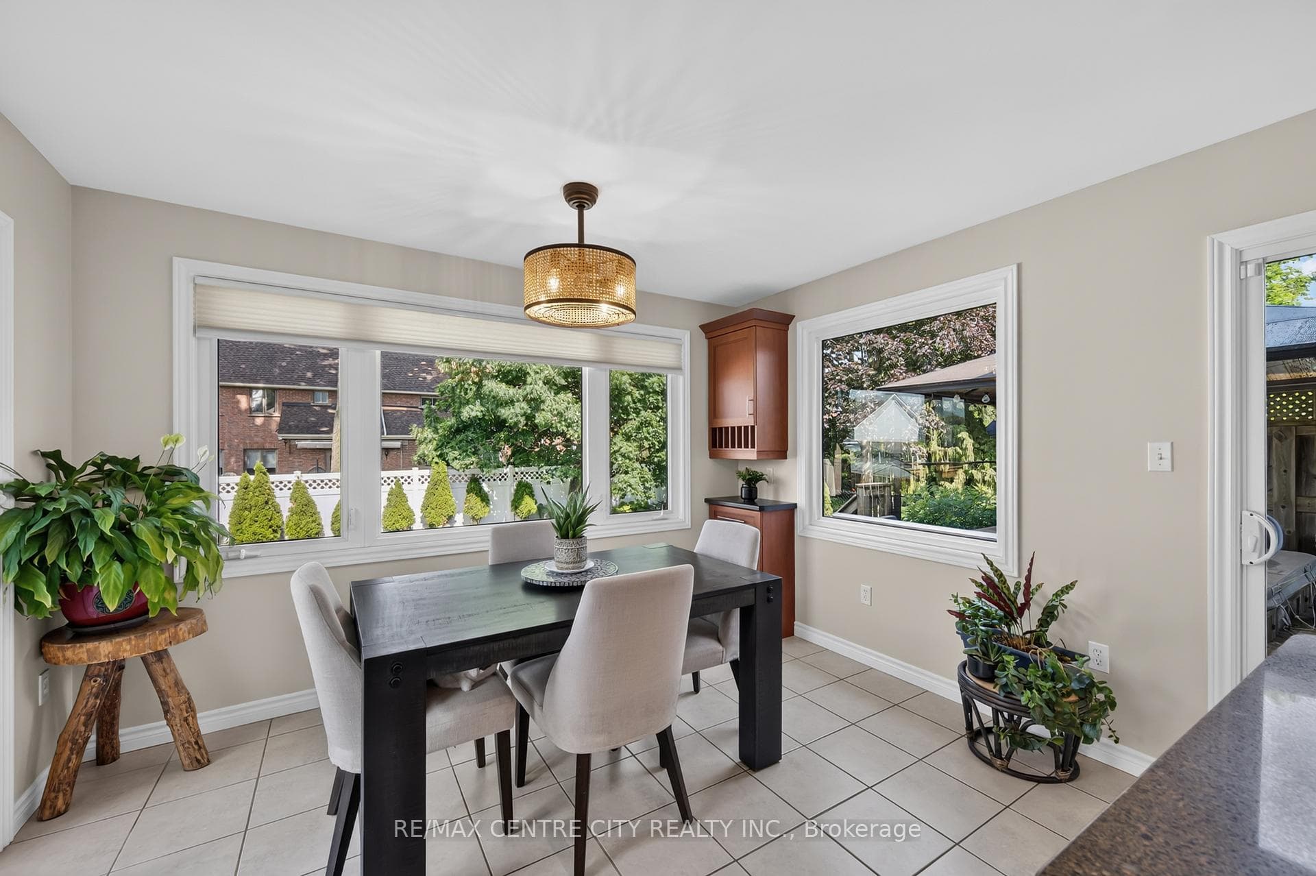 15 Cavanaugh Crescent photo 21