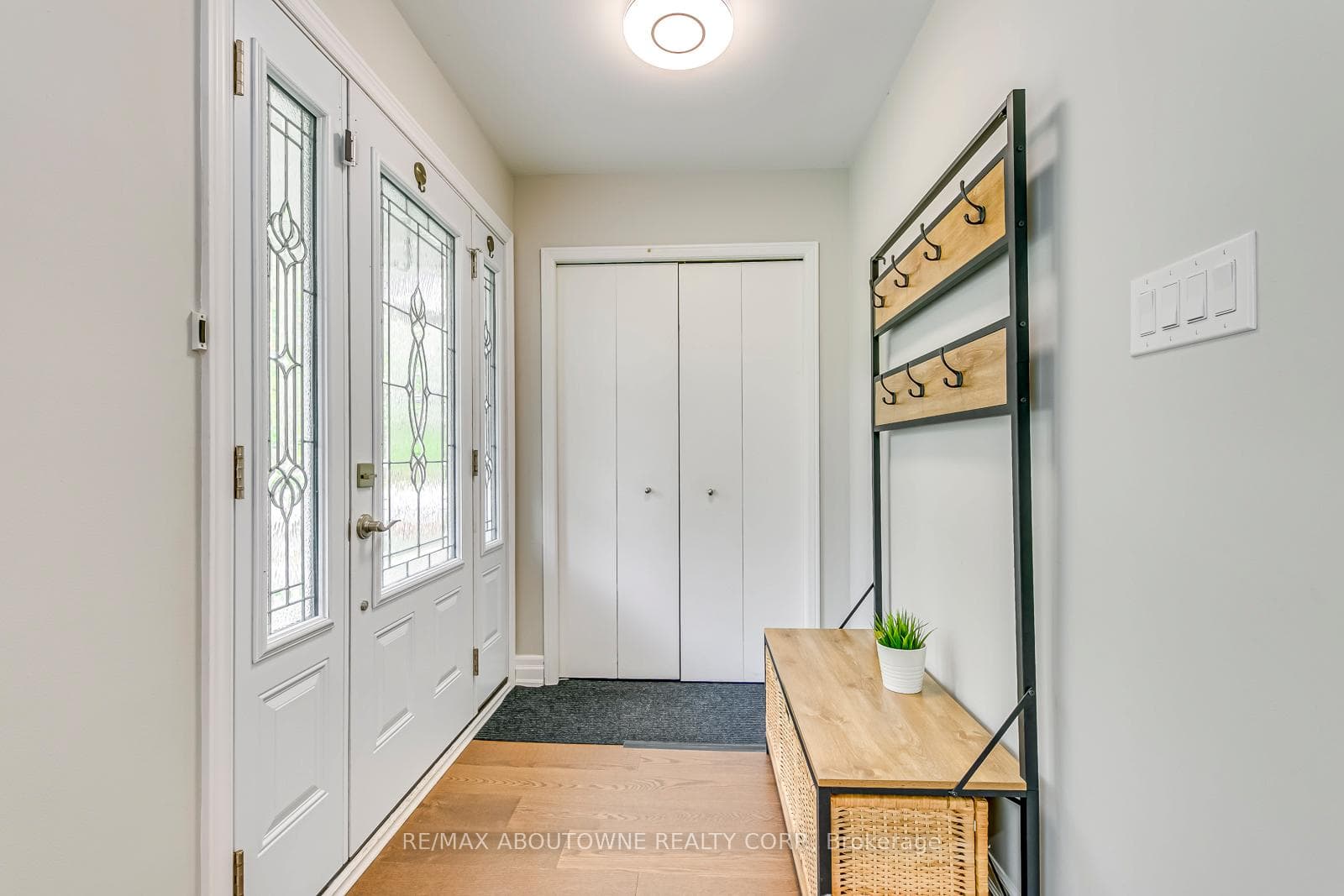 1386 Grosvenor Street photo 3