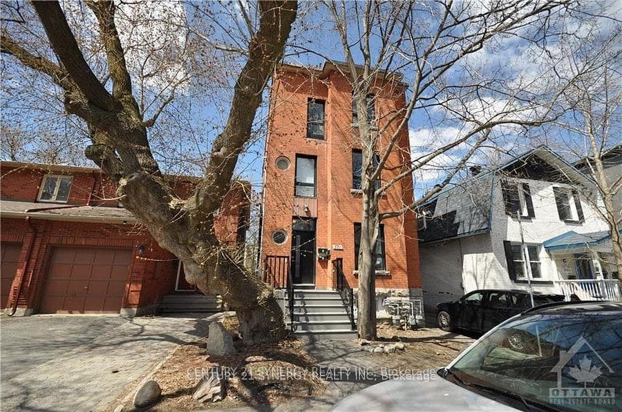 571 Mcleod Street Unit 1B photo 2