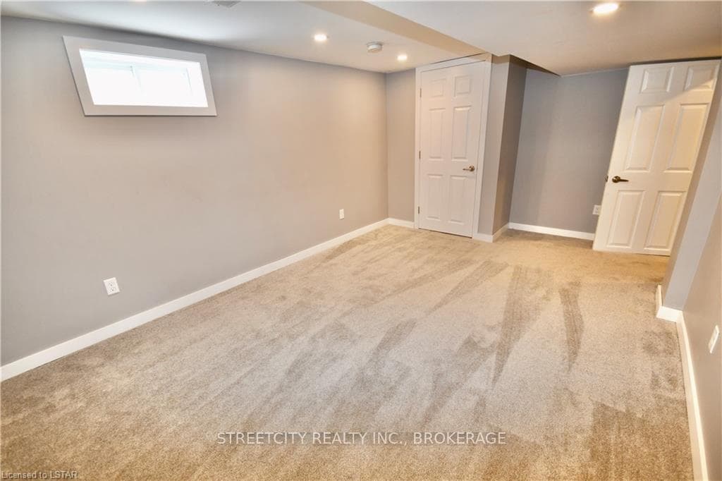 516 HIGHBURY Avenue photo 32