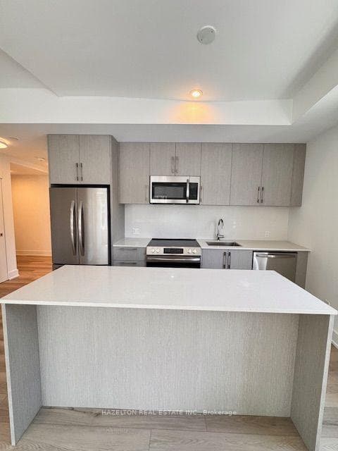 8 Manor Road Unit 204 photo 3