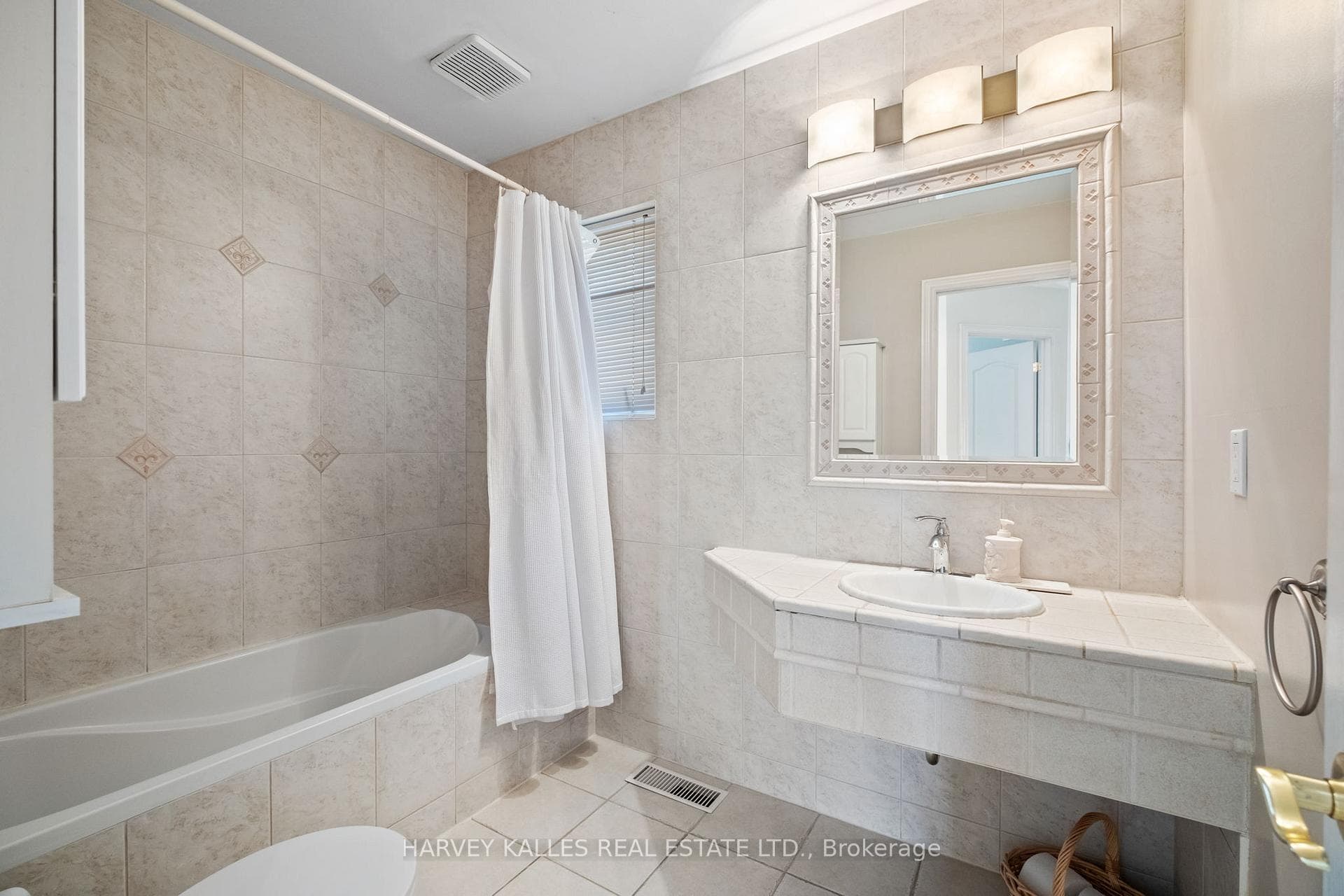 171 Parkhurst Boulevard photo 20