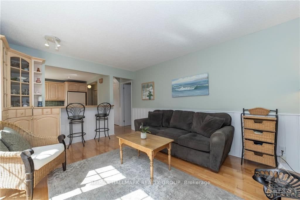 8 CARR Crescent photo 14