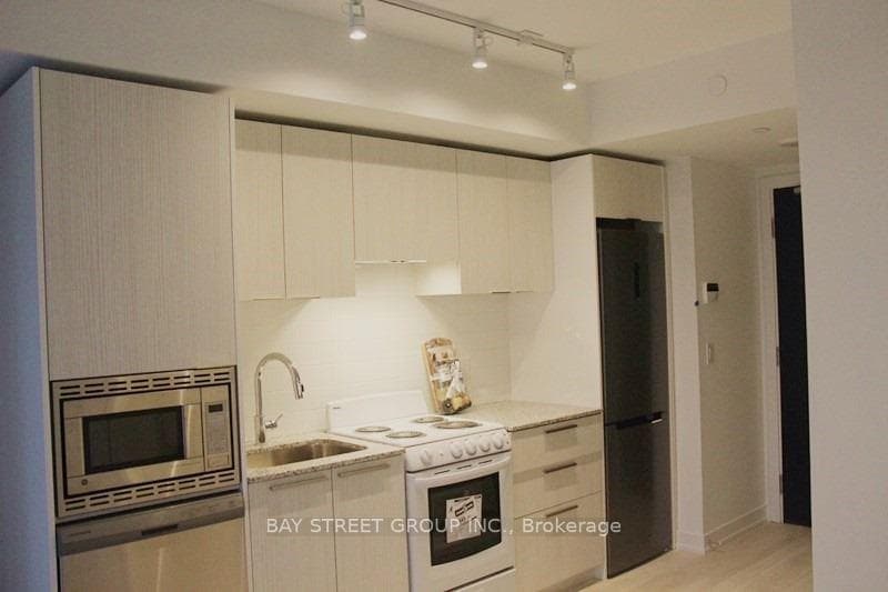 501 Yonge Street Unit 4506 photo 5