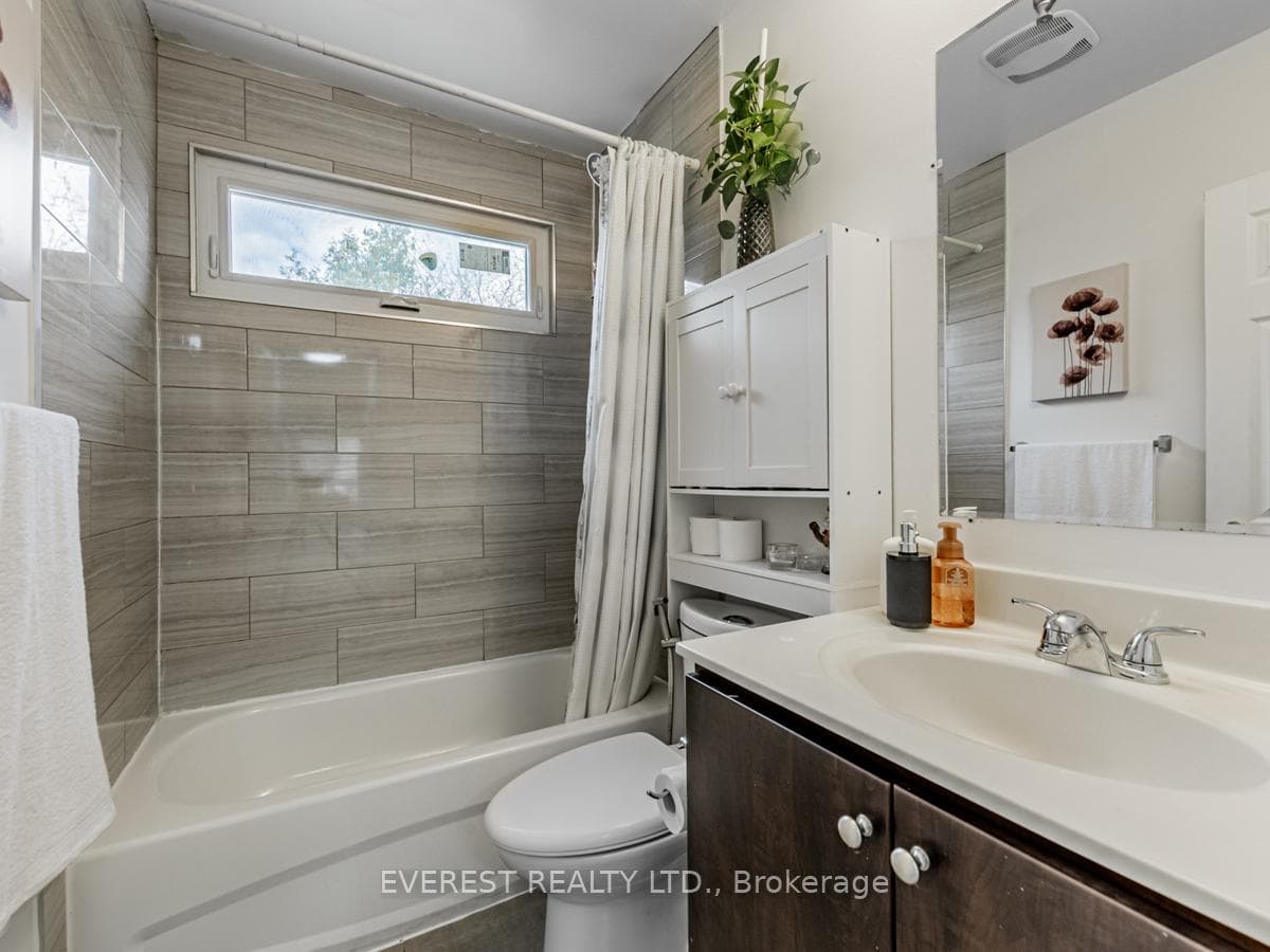 956 Danforth Road photo 18
