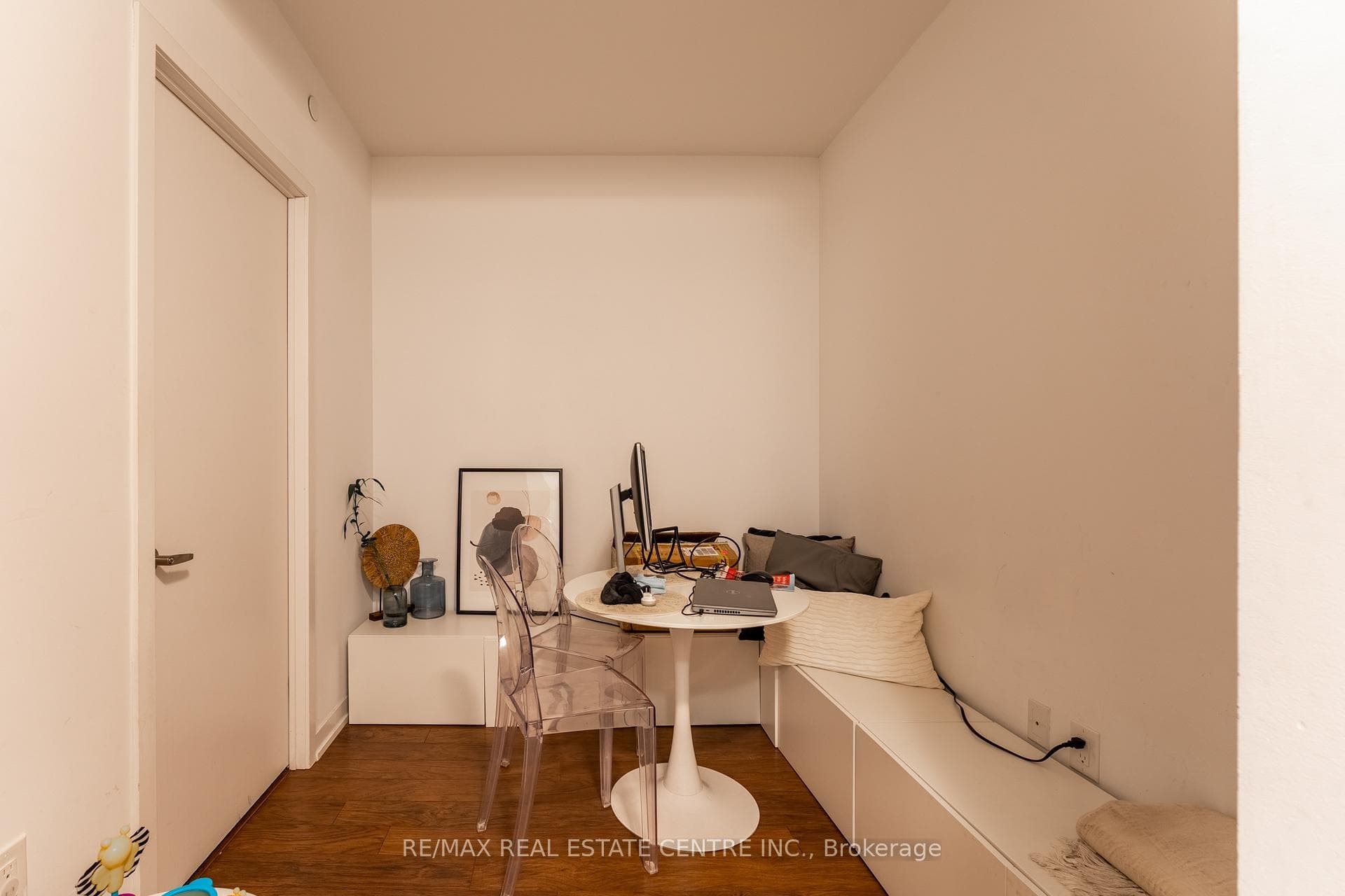 2560 Eglinton Avenue Unit 906 photo 15