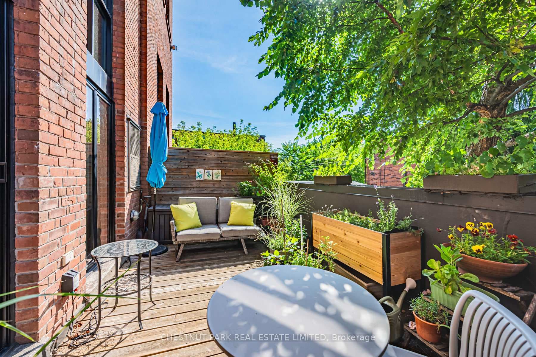 525 Logan Avenue Unit 105 photo 34