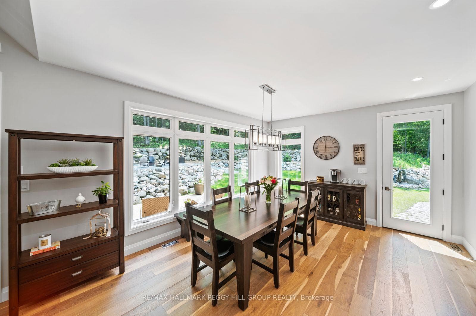 1087 Vindin Street photo 9