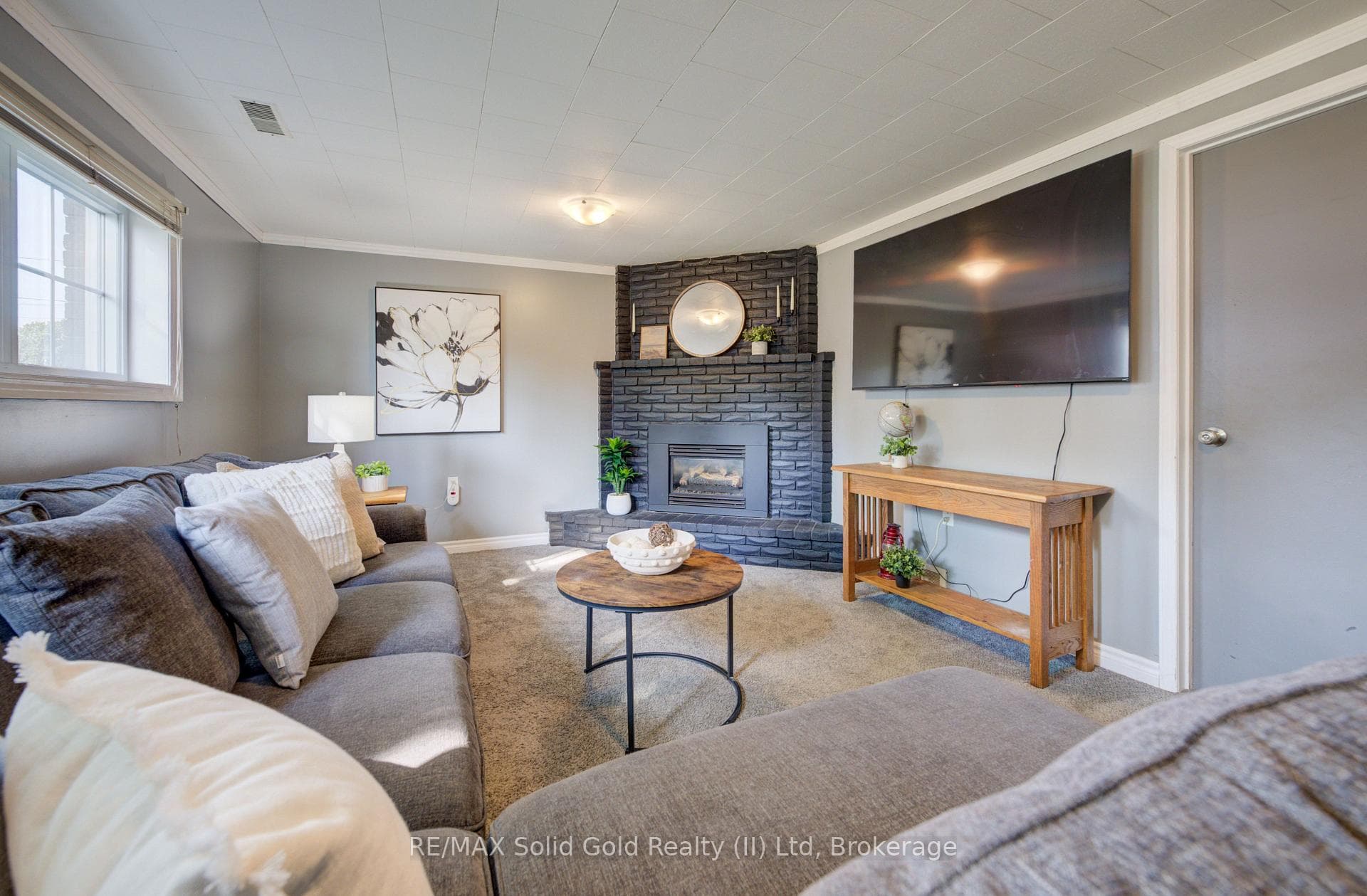 398 Boyne Avenue photo 9