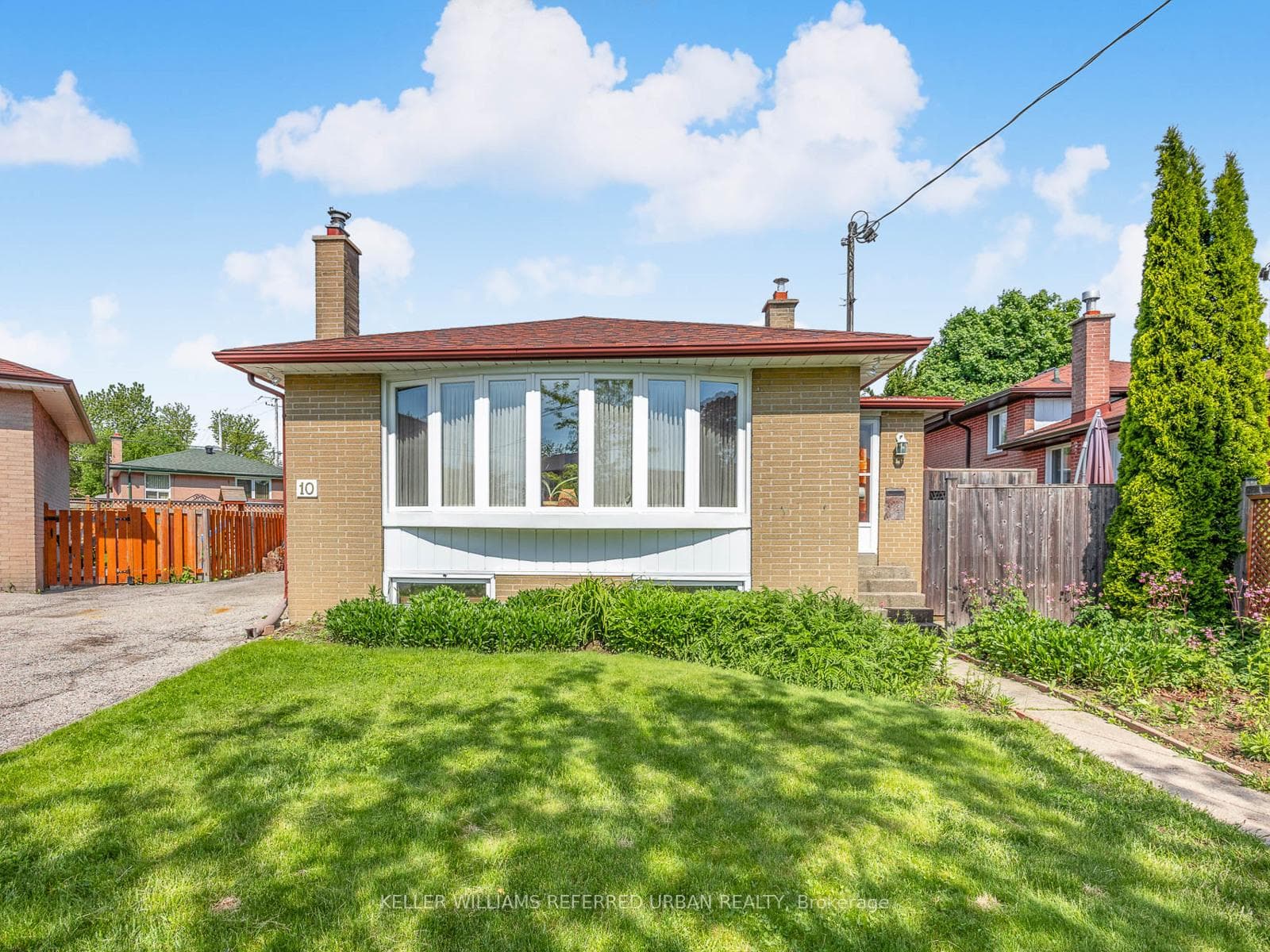 10 Frolick Crescent photo 1