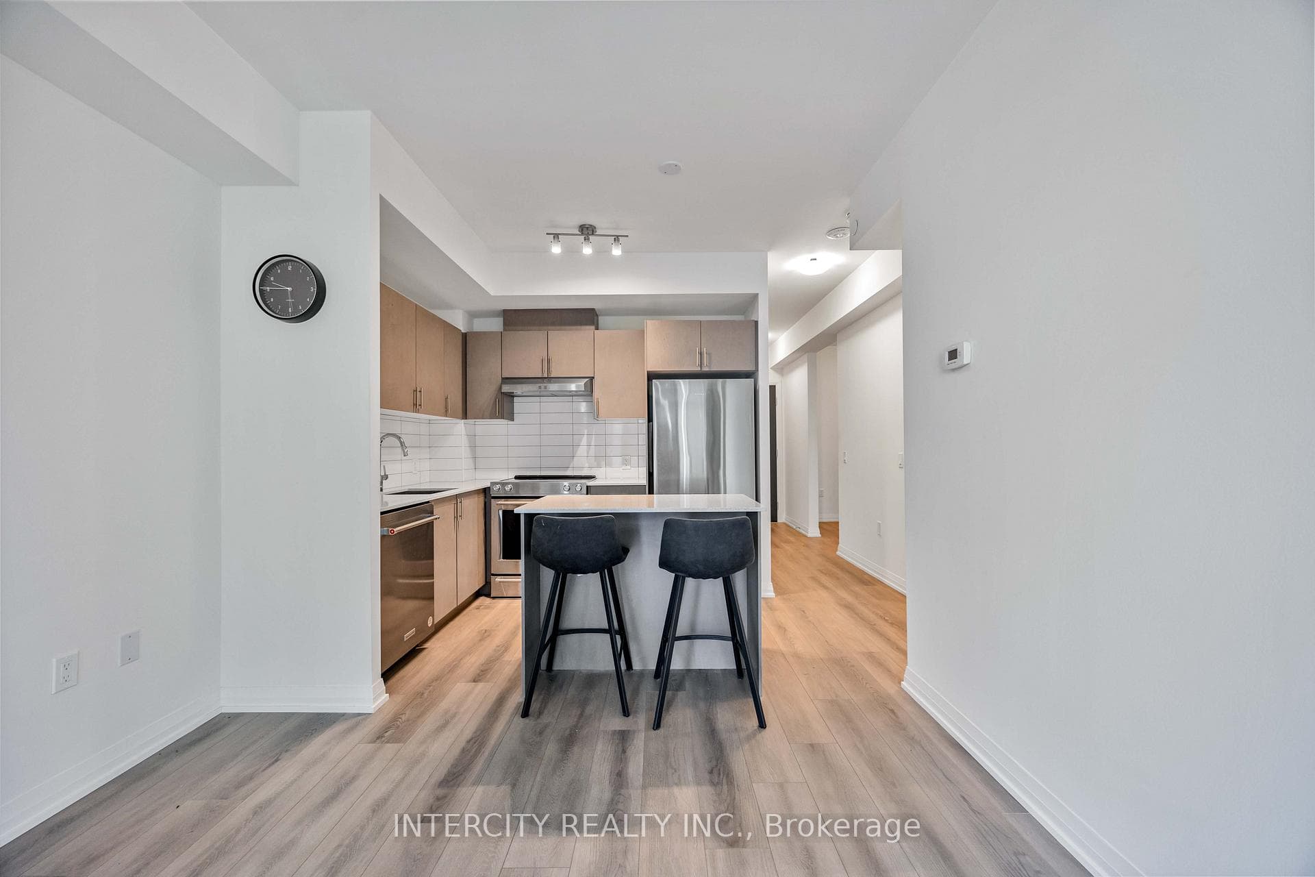 9000 Jane Street Unit 523 photo 4