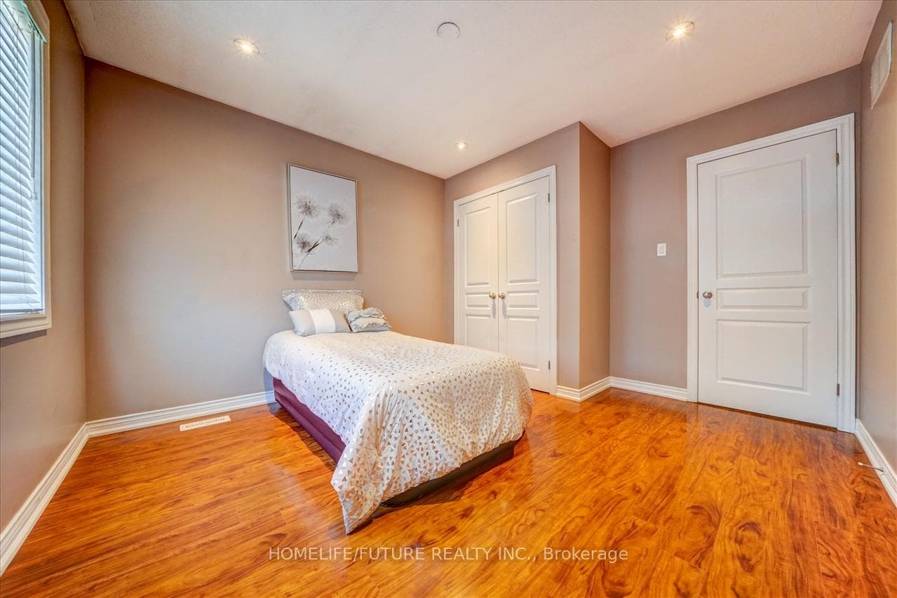 7 Shapland Crescent photo 24