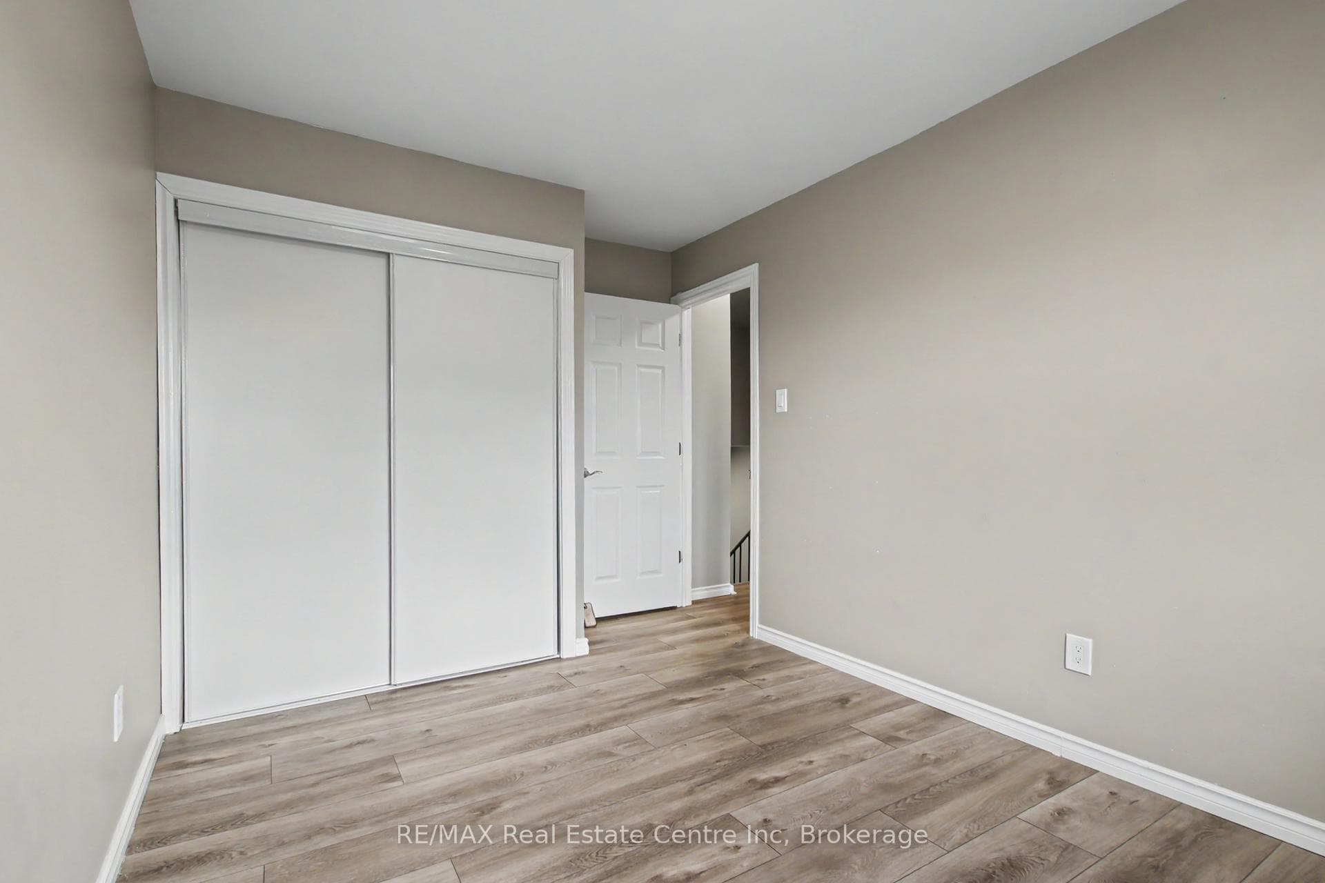 371 Bronte Street Unit 49 photo 25
