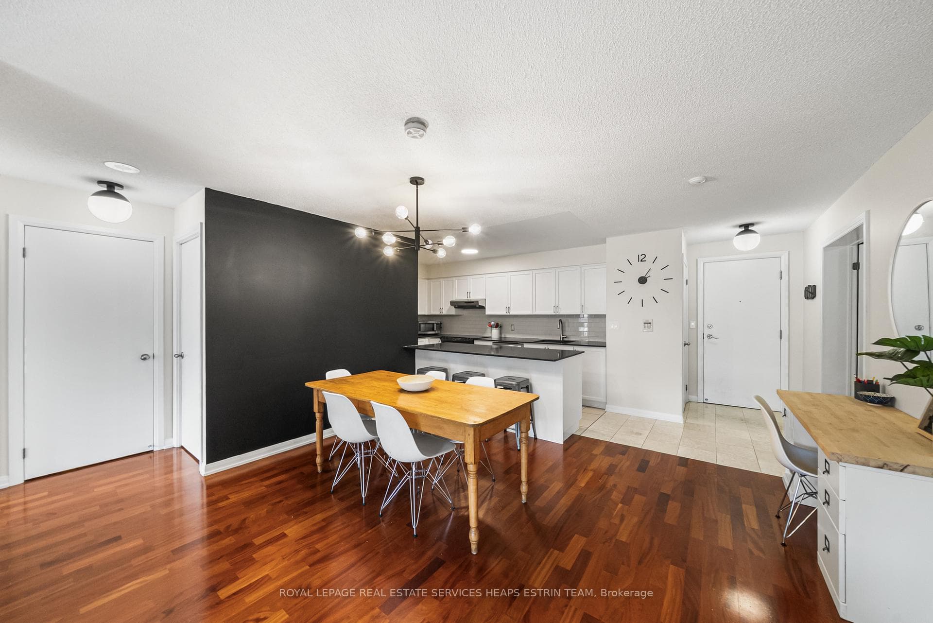 18 Beverley Street Unit 403 photo 8