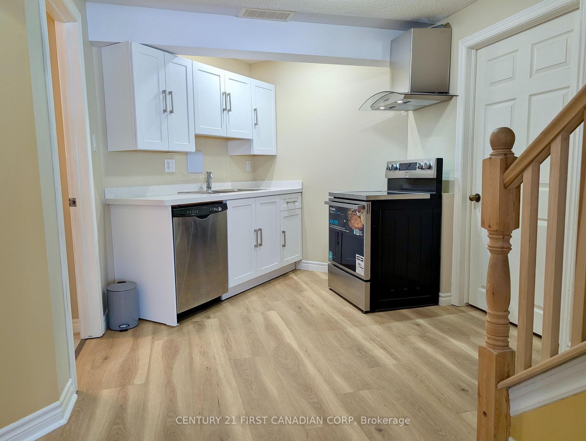 924 Guildwood Boulevard Unit Lower photo 4