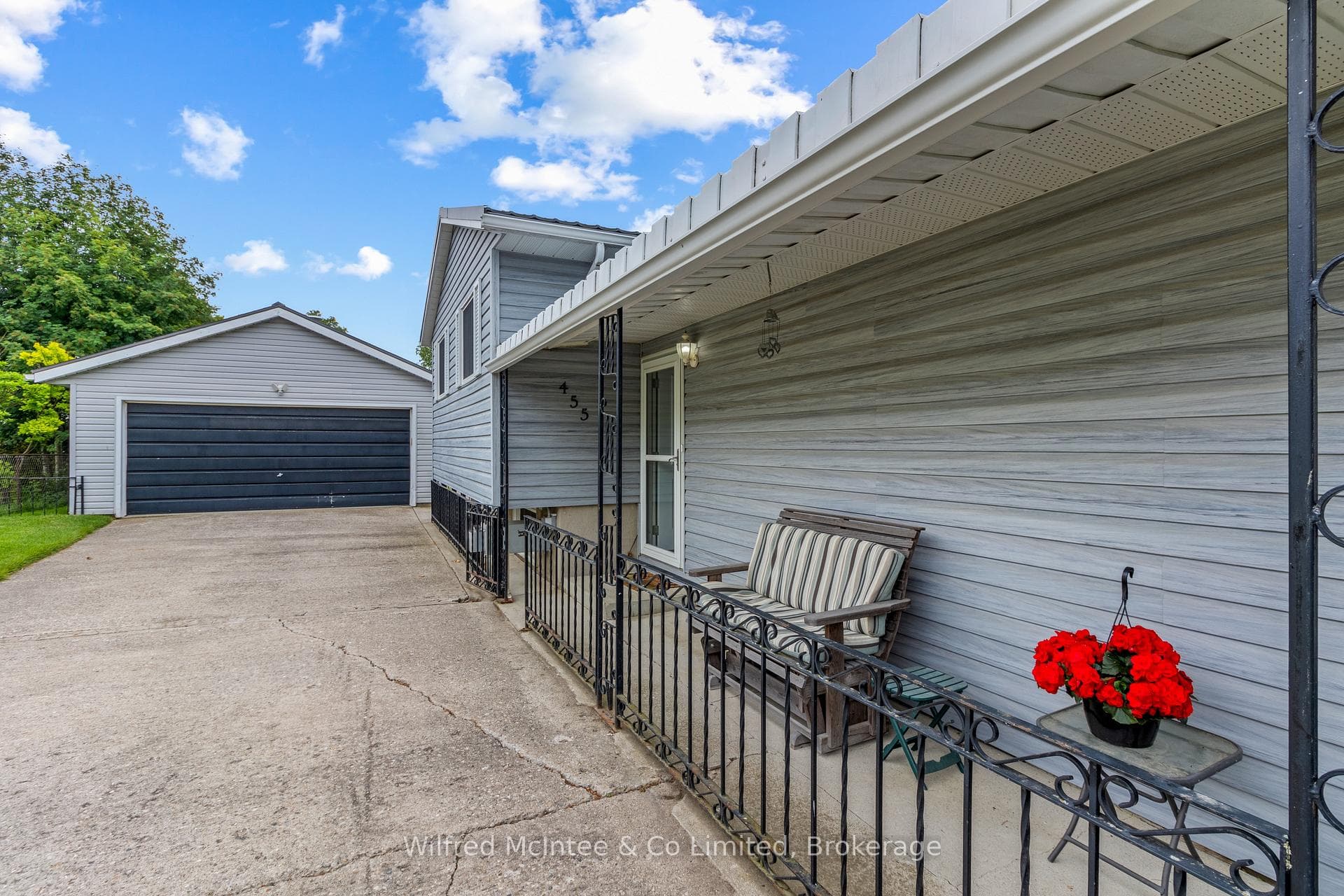 455 Bruce Street photo 16