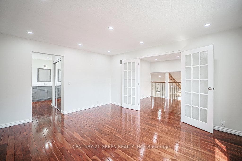 236 Ingleton Boulevard photo 24
