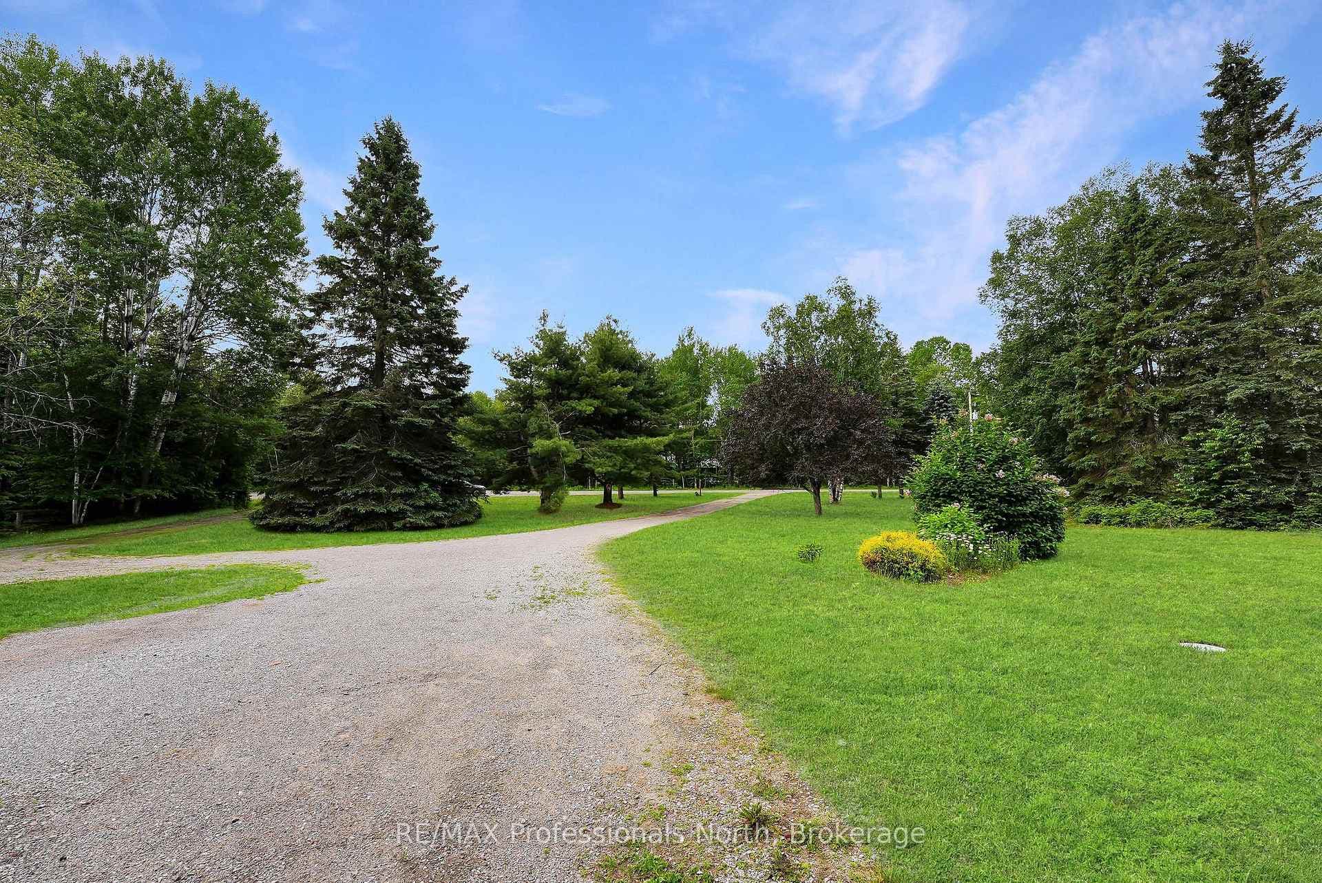 1187 WOODS Road photo 6