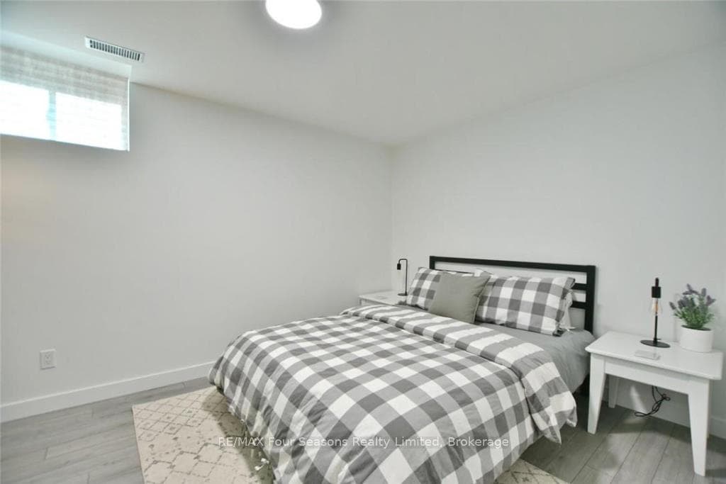492 Ferndale Drive photo 32
