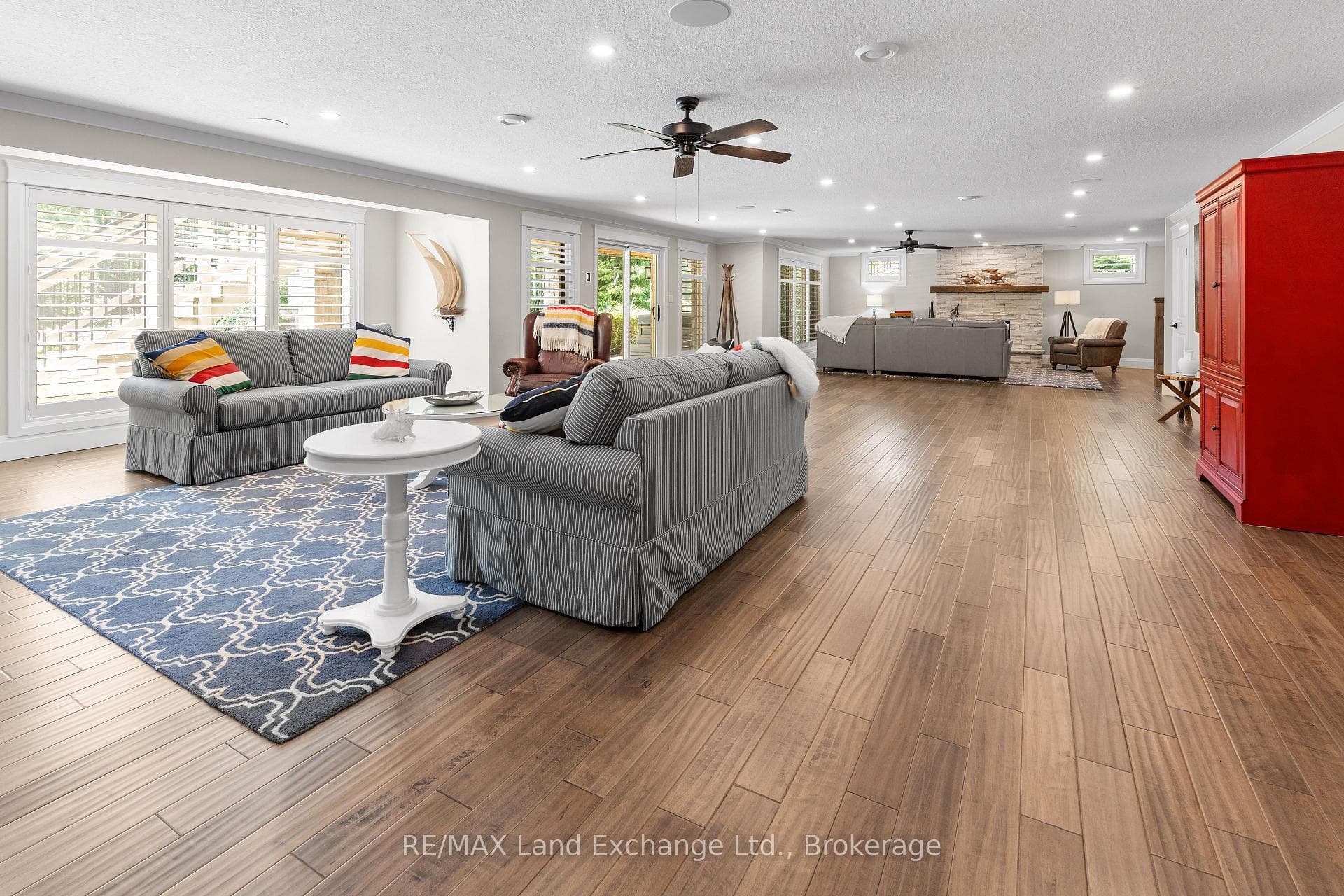 Large Rec space - walk out to pool